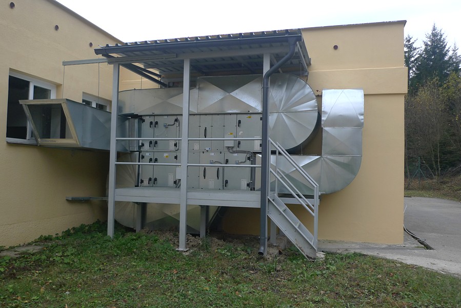 Větrání výdejny stravy a jídelny obj. 236