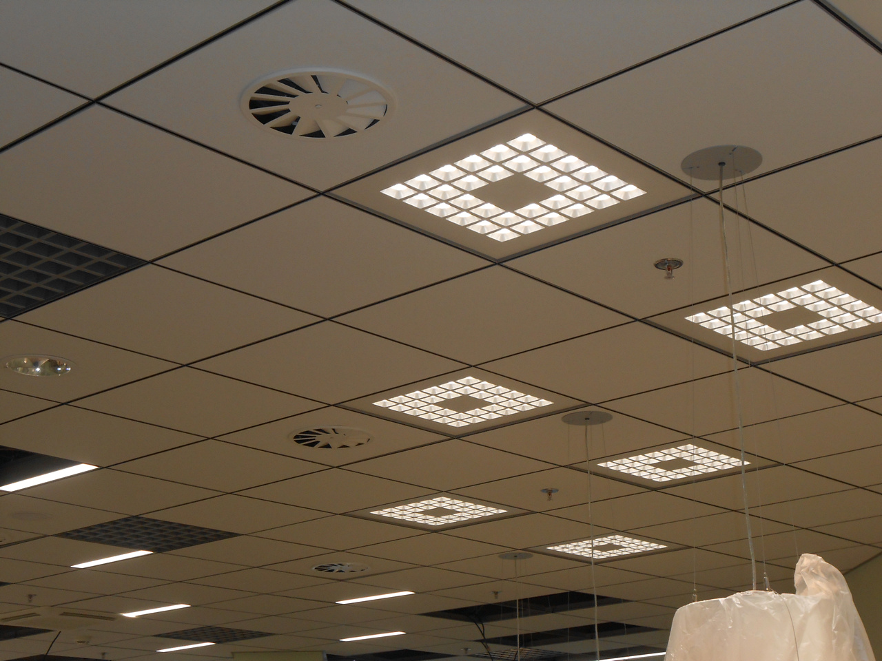 Větrání a chlazení pobočky banky, Investor OC Frýda Frýdek Místek