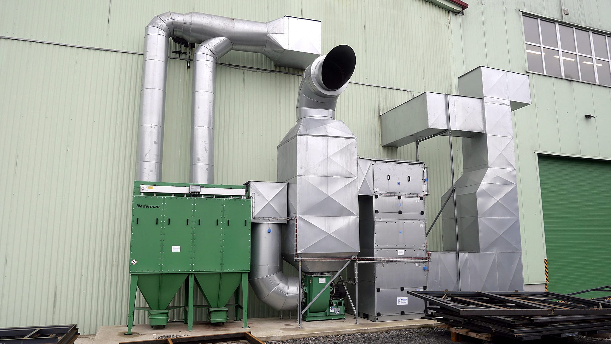 Větrání a technologické odsávání haly svařovny