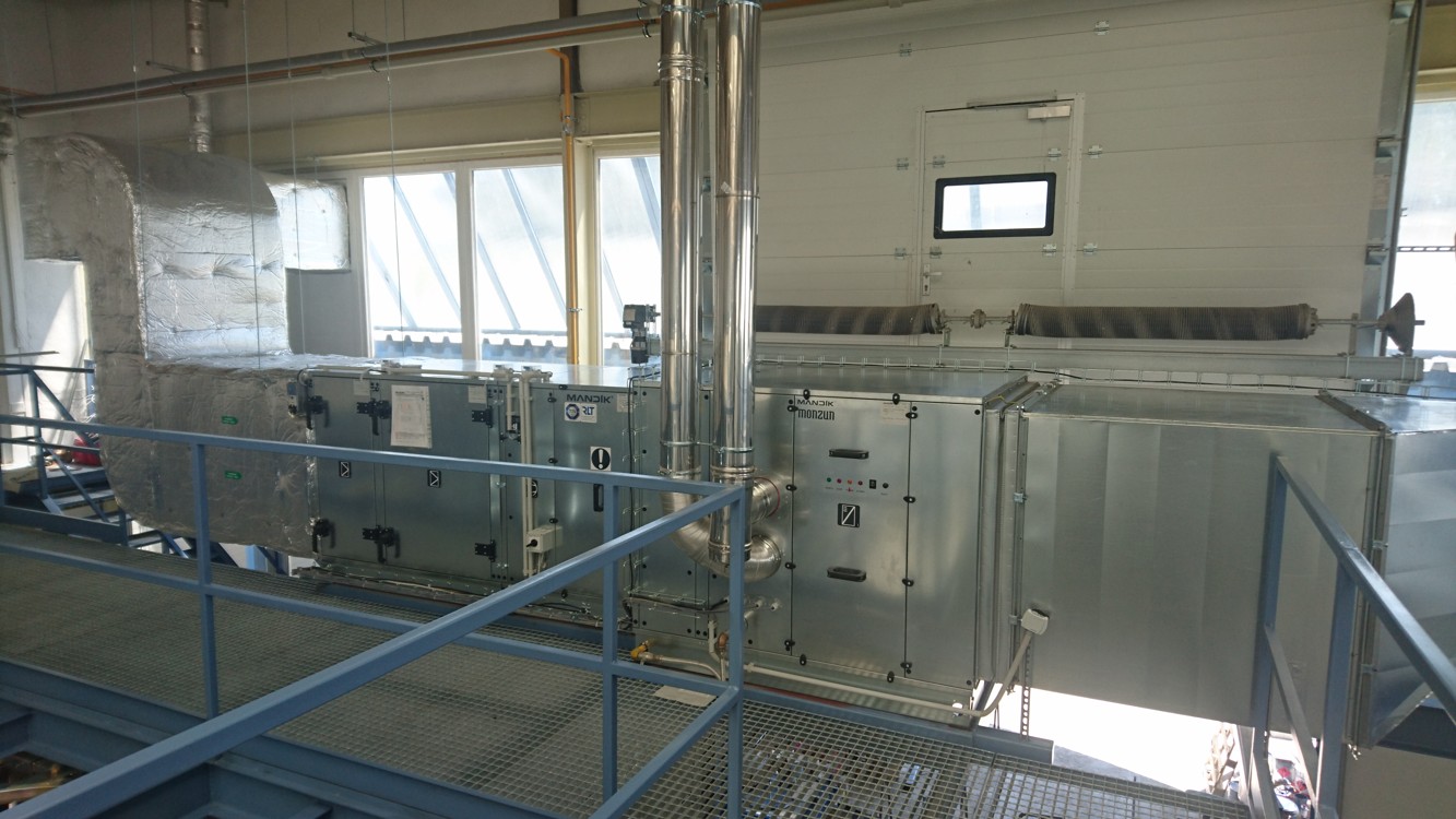 Větrání výrobní haly, plynoinstalace pro výrobní technologii, ústřední vytápění a zdravotechnika v provozu Těžká lakovna