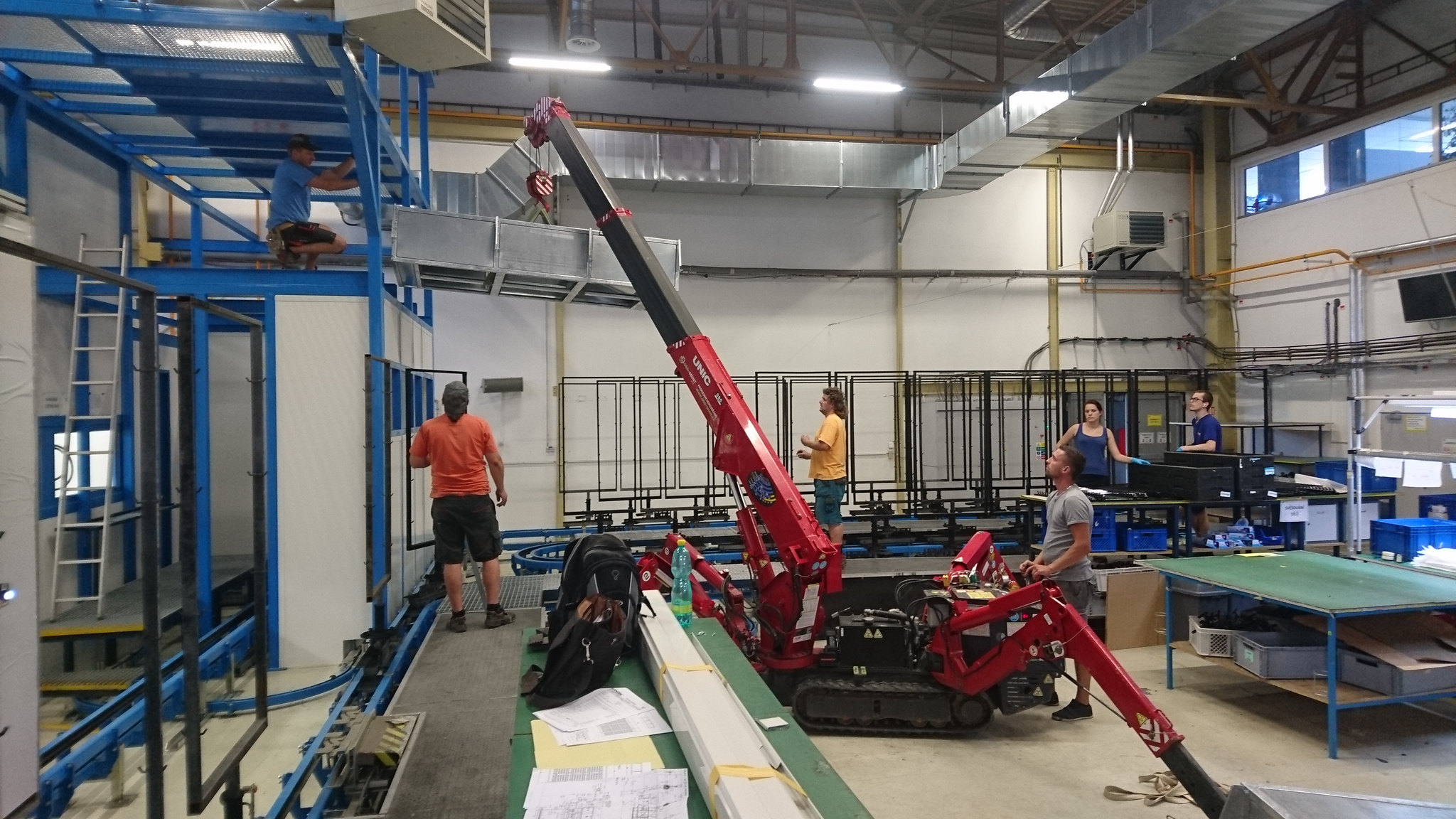 Větrání a opláštění prostoru ruční předúpravy Lakovací linky III 