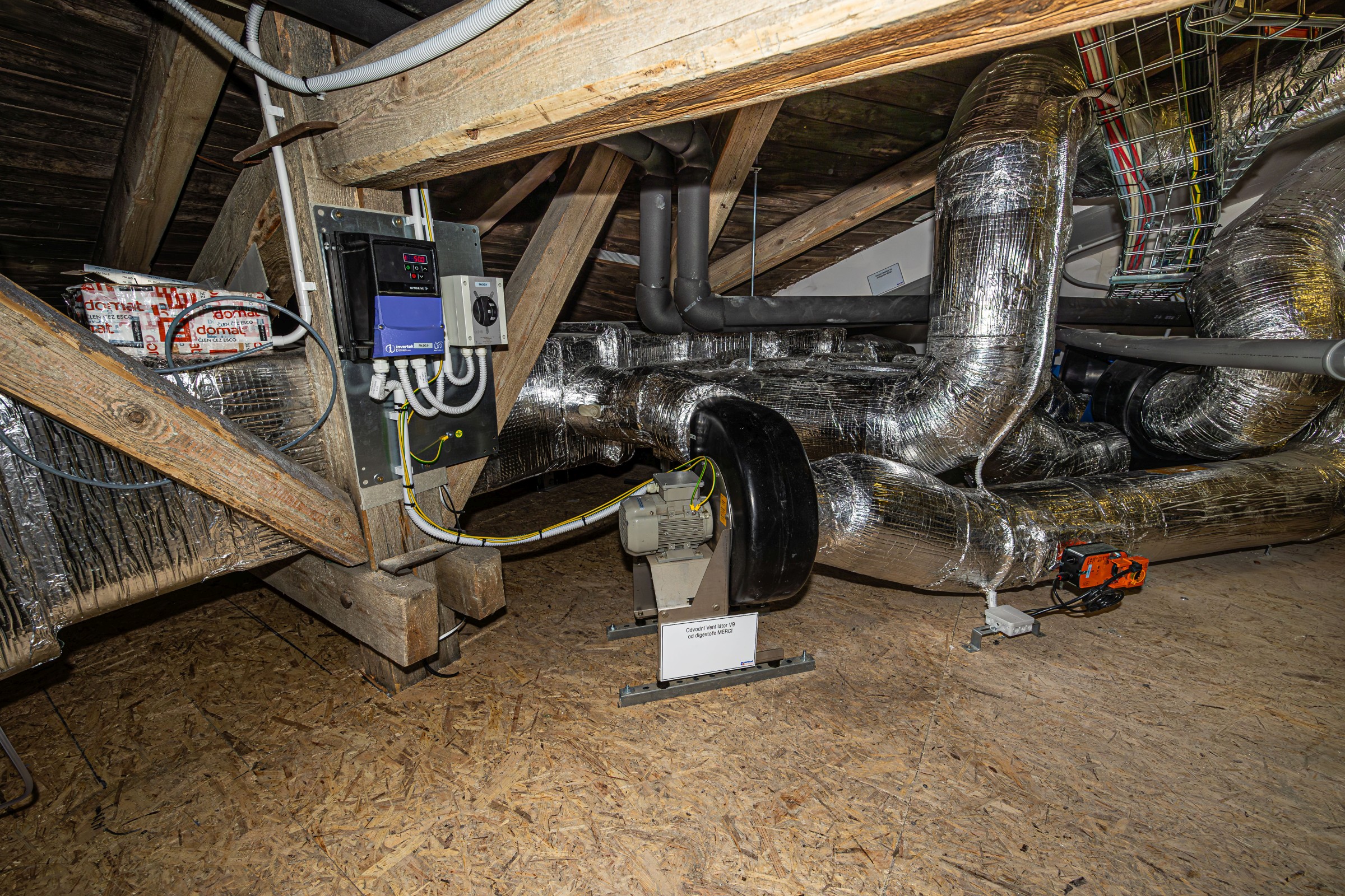 Rekonstrukce vzduchotechniky v technologické laboratoři – Synthon Blansko