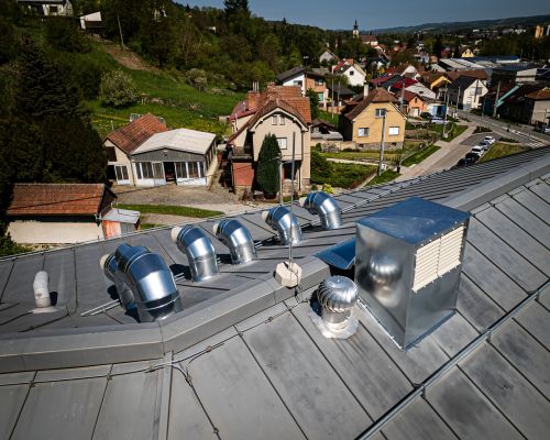 Rekonstrukce vzduchotechniky v technologické laboratoři – Synthon Blansko