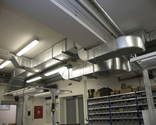 Větrání dílen Anolis A D6 – objekt „H“, ROBE Lighting