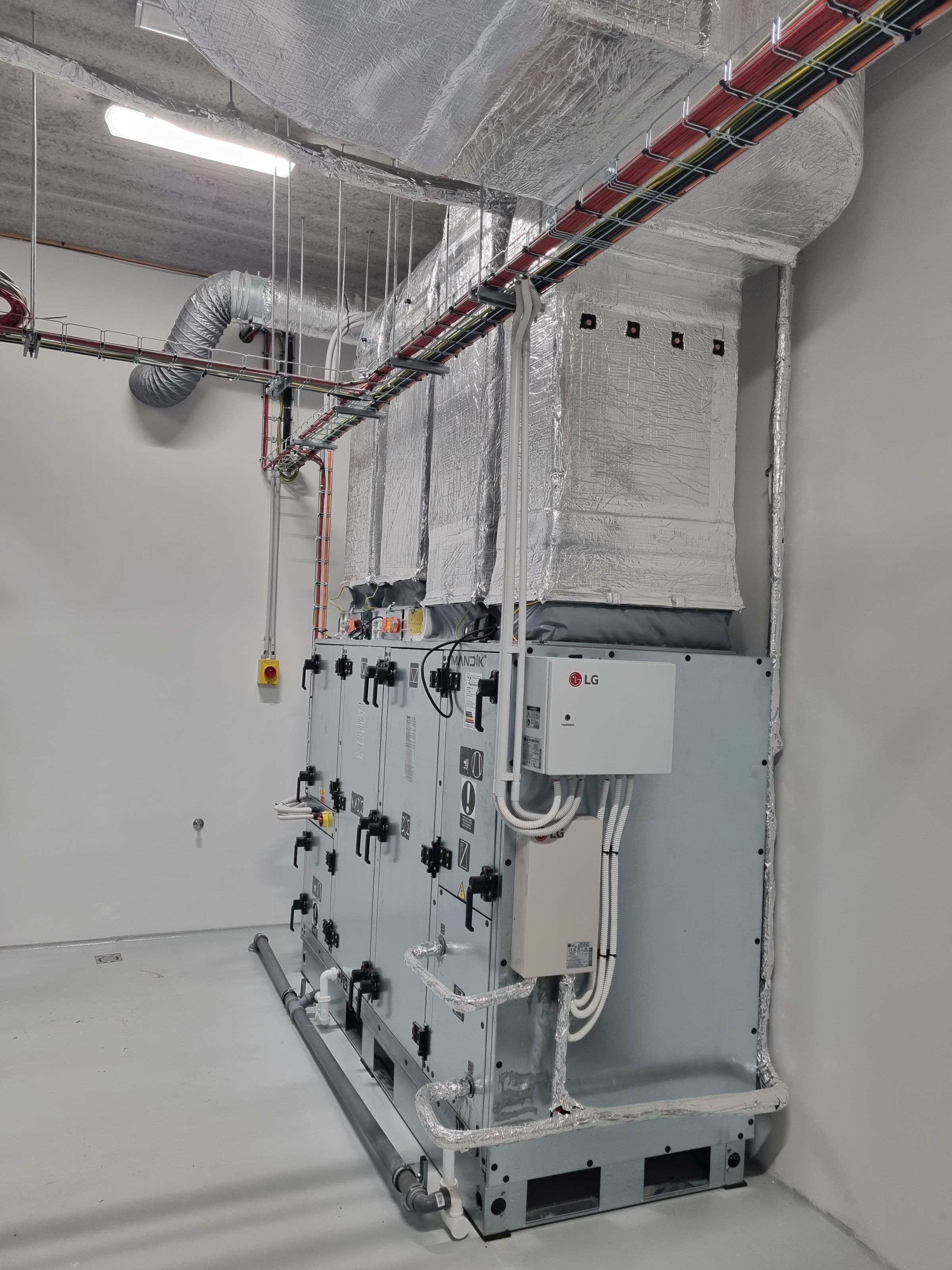 Vzduchotechnika a chlazení pro čisté prostory – ELLA-CS, Hradec Králové