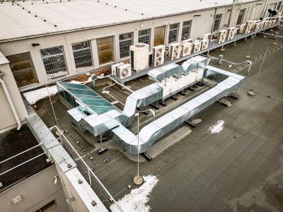 Nový čistý prostor ISO 7 - Idemia Czech s.r.o.