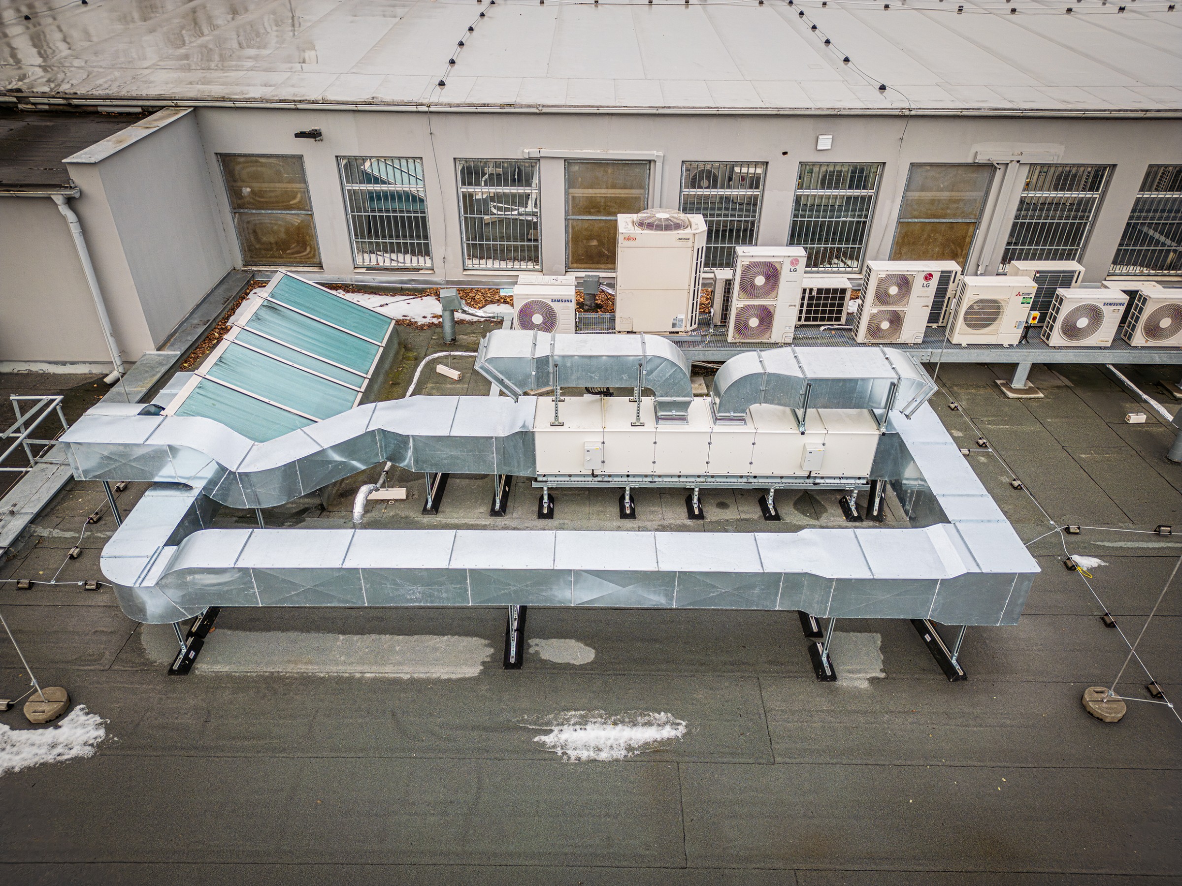 Nový čistý prostor ISO 7 - Idemia Czech s.r.o.